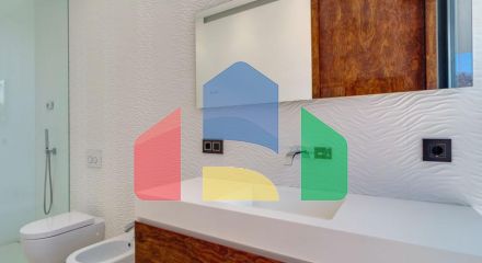 Современная вилла высочайшего качества, совершенно новая и готова к заселению.