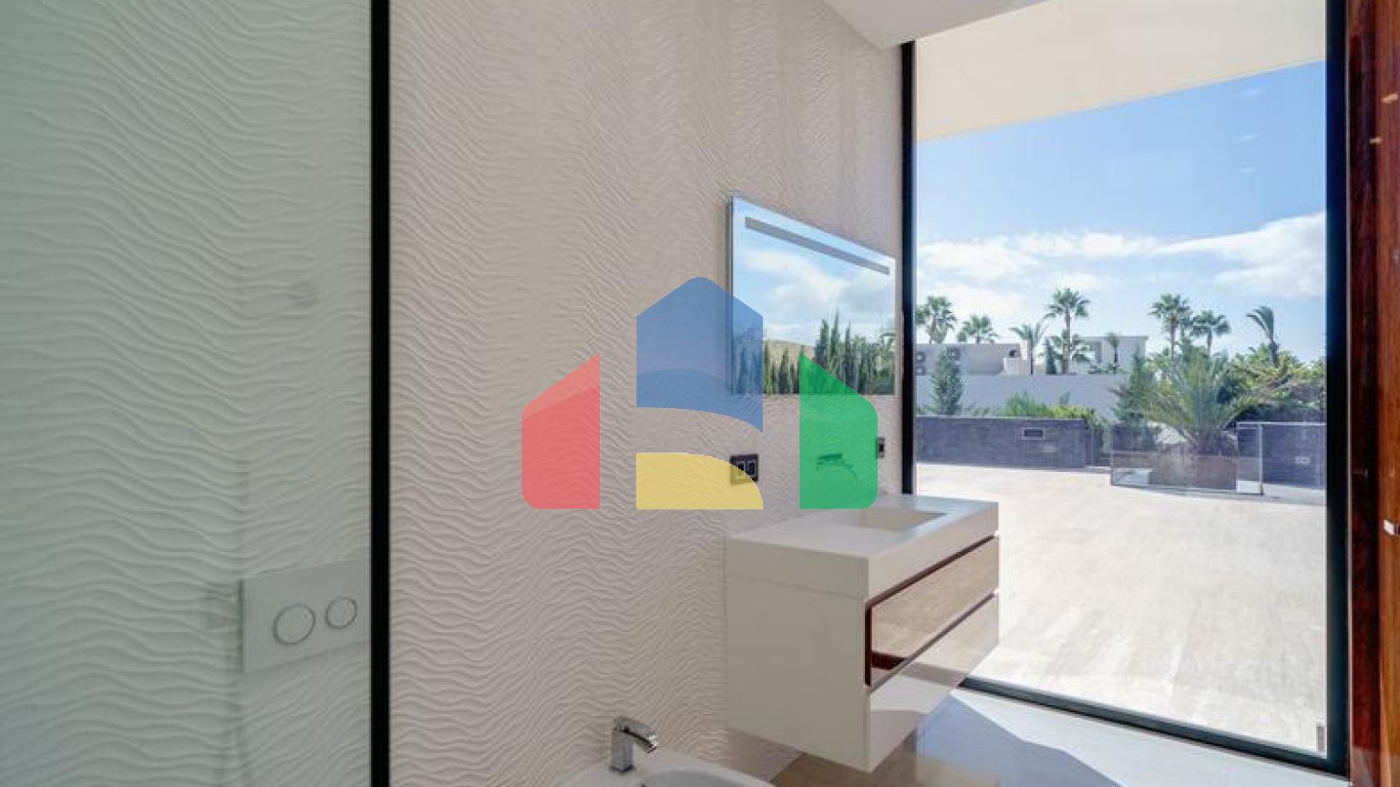 Современная вилла высочайшего качества, совершенно новая и готова к заселению.