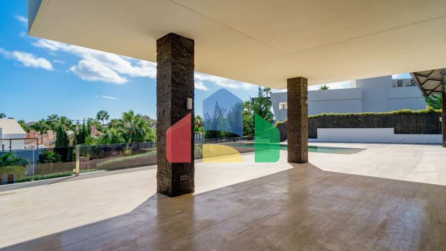 Современная вилла высочайшего качества, совершенно новая и готова к заселению.