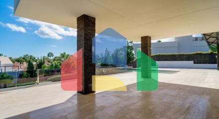 Современная вилла высочайшего качества, совершенно новая и готова к заселению.