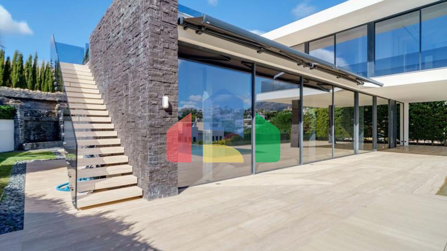 Современная вилла высочайшего качества, совершенно новая и готова к заселению.