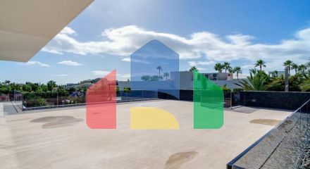 Современная вилла высочайшего качества, совершенно новая и готова к заселению.