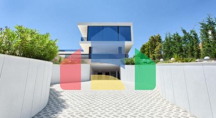 Современная вилла высочайшего качества, совершенно новая и готова к заселению.