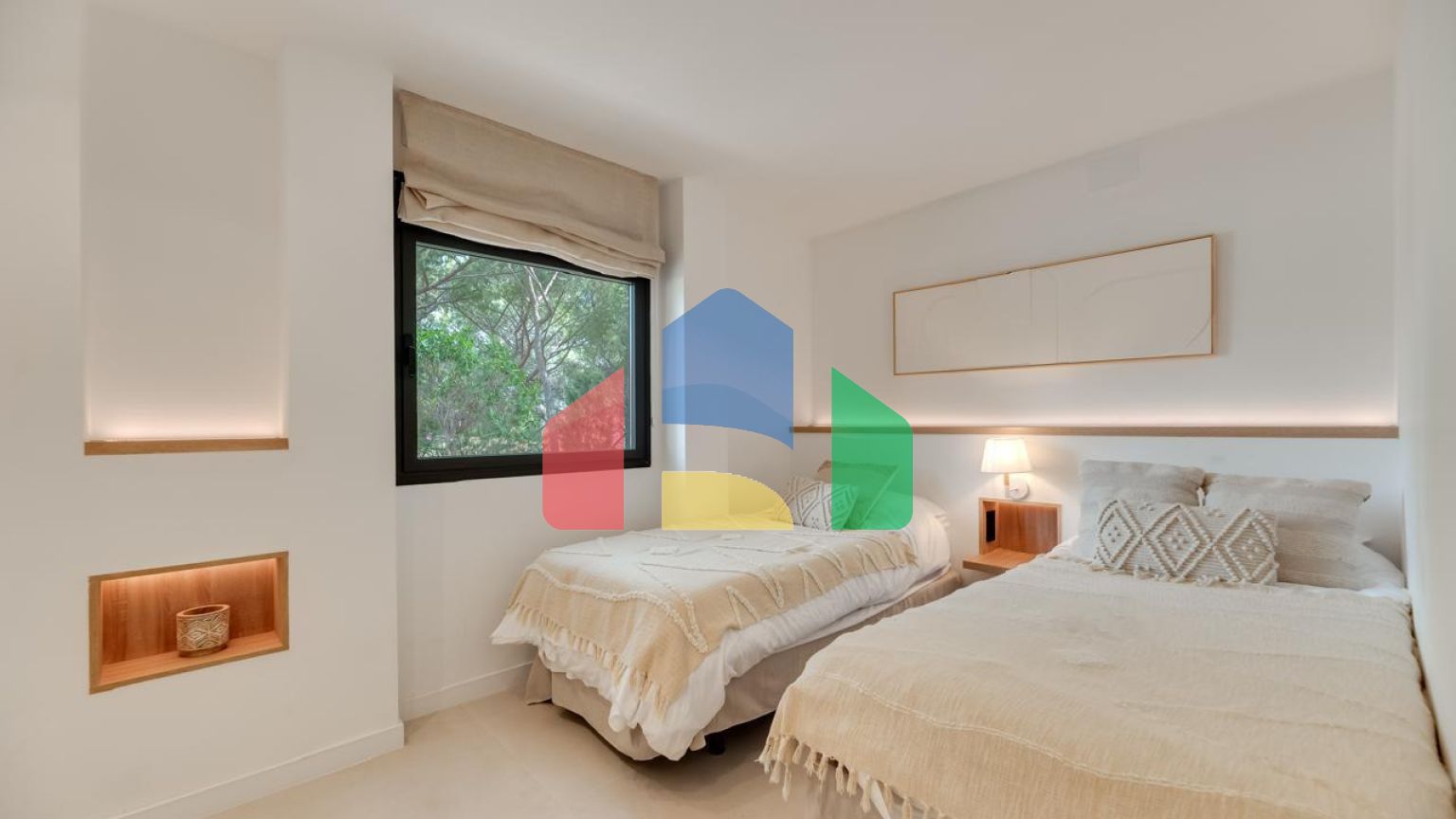 Потрясающий новый дуплекс в Лос-Пинос-де-Алоха, Новая Андалусия