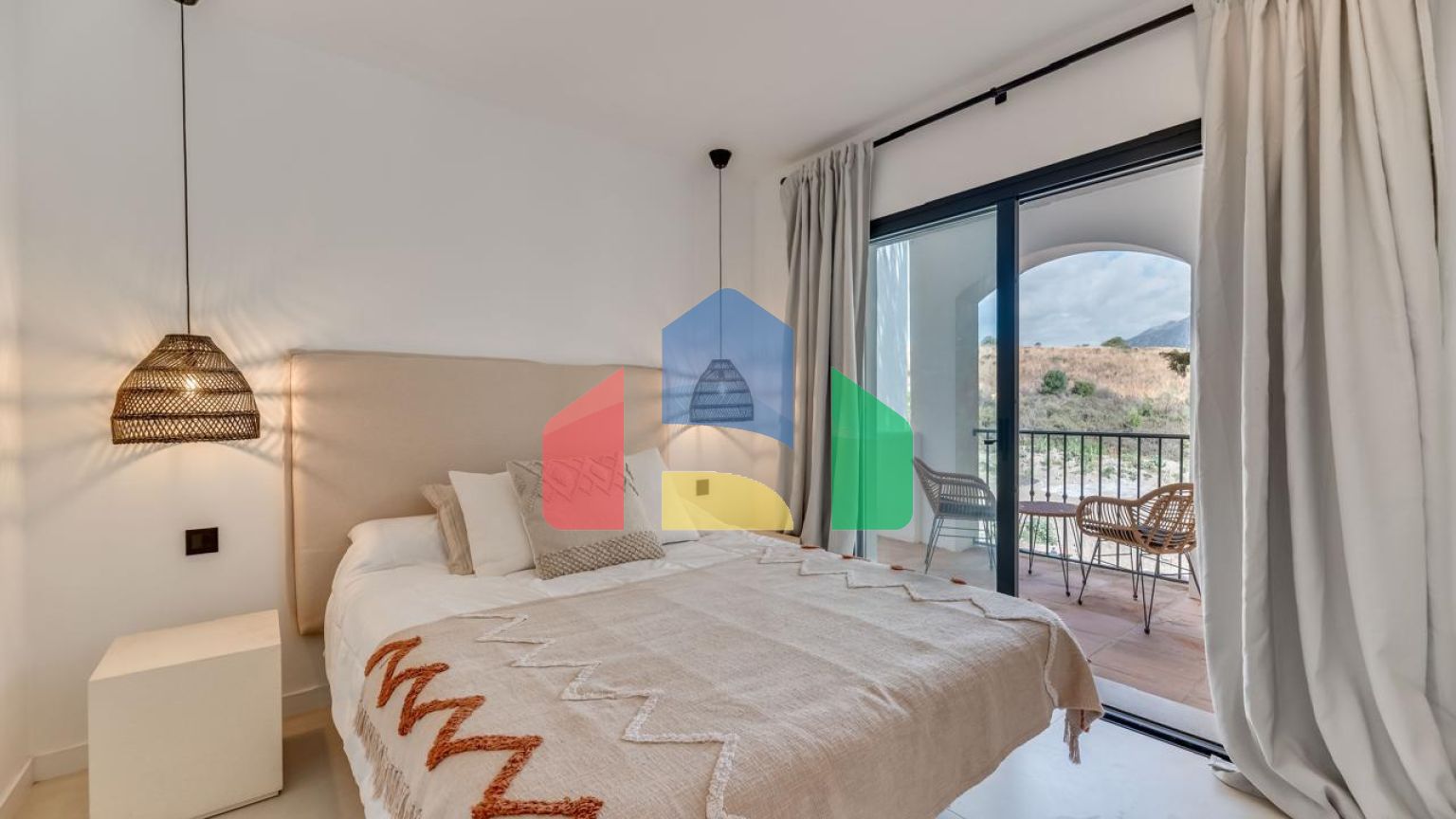 Потрясающий новый дуплекс в Лос-Пинос-де-Алоха, Новая Андалусия