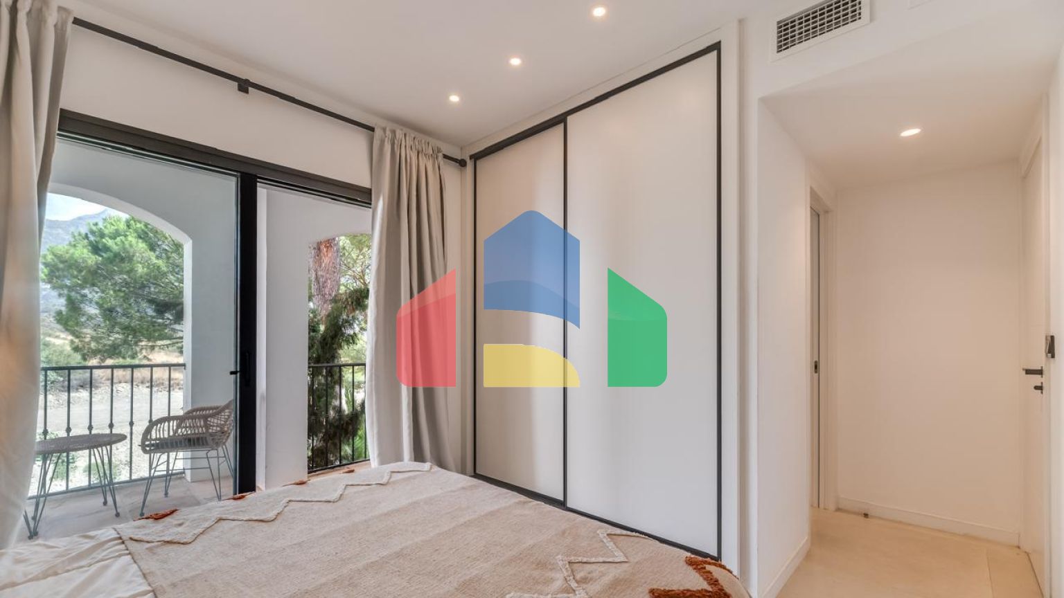 Потрясающий новый дуплекс в Лос-Пинос-де-Алоха, Новая Андалусия