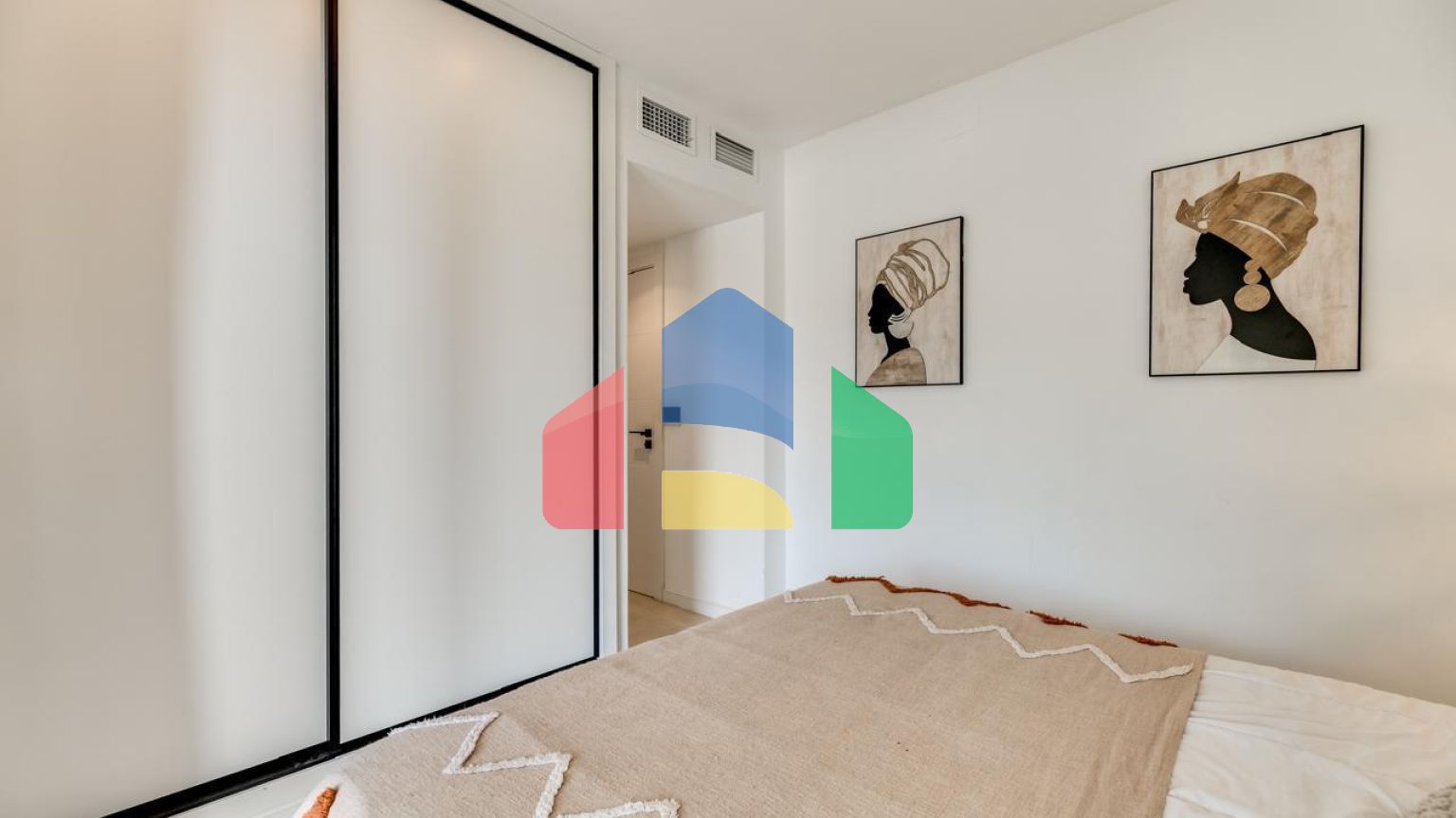 Потрясающий новый дуплекс в Лос-Пинос-де-Алоха, Новая Андалусия