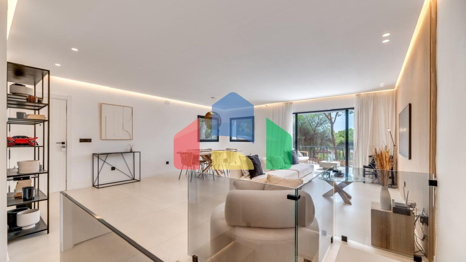 Потрясающий новый дуплекс в Лос-Пинос-де-Алоха, Новая Андалусия