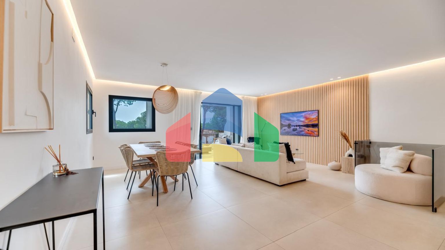 Потрясающий новый дуплекс в Лос-Пинос-де-Алоха, Новая Андалусия