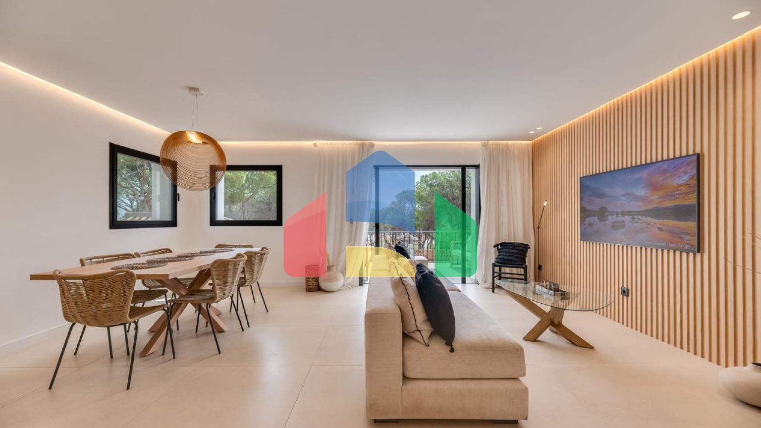 Потрясающий новый дуплекс в Лос-Пинос-де-Алоха, Новая Андалусия