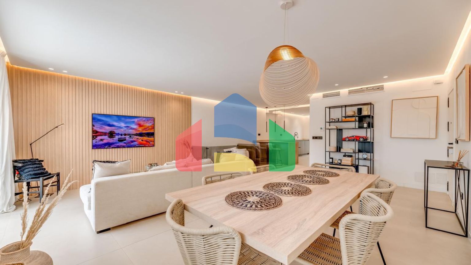 Потрясающий новый дуплекс в Лос-Пинос-де-Алоха, Новая Андалусия