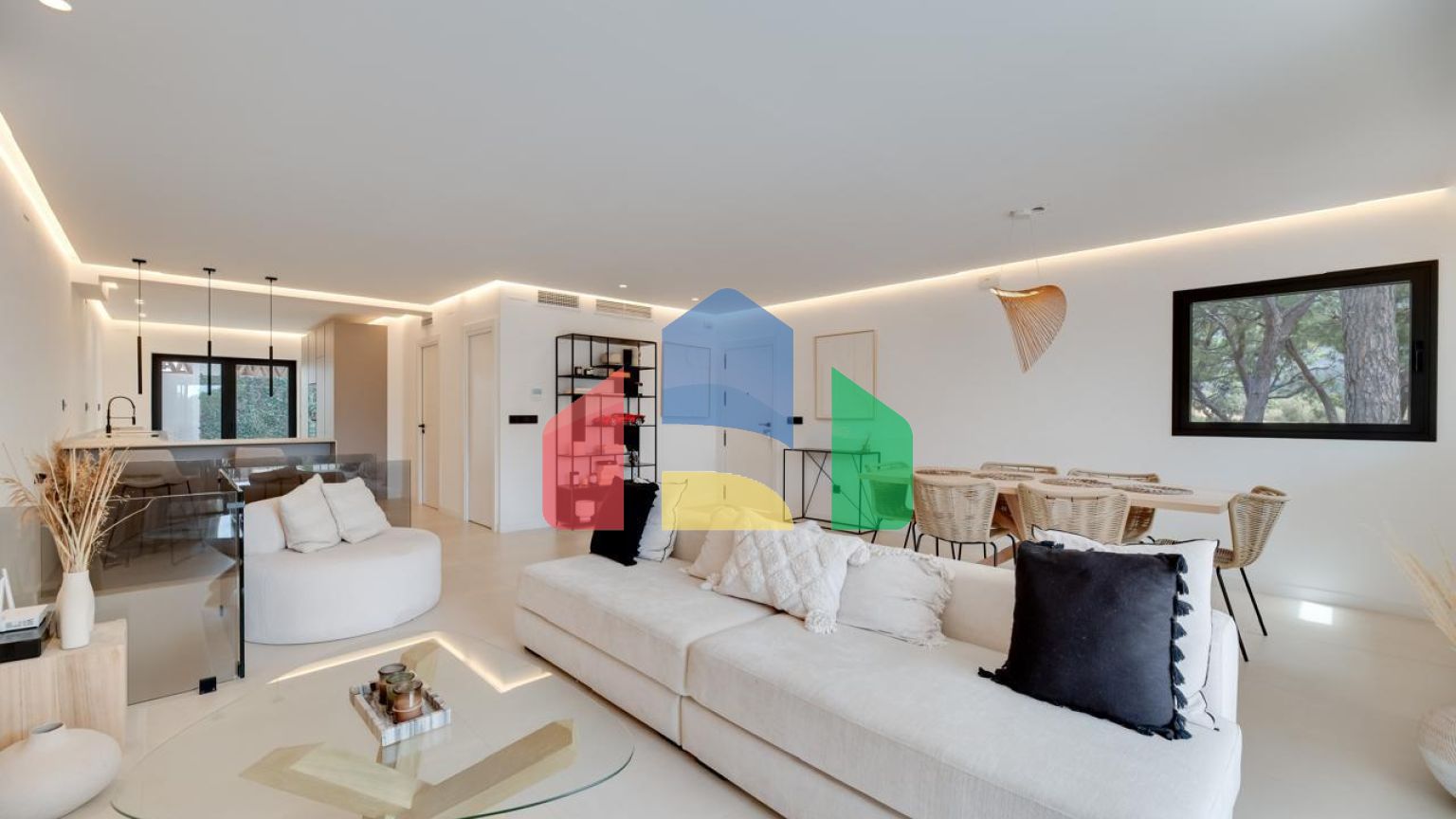 Потрясающий новый дуплекс в Лос-Пинос-де-Алоха, Новая Андалусия