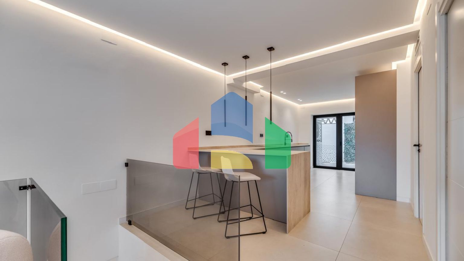 Потрясающий новый дуплекс в Лос-Пинос-де-Алоха, Новая Андалусия