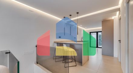 Потрясающий новый дуплекс в Лос-Пинос-де-Алоха, Новая Андалусия