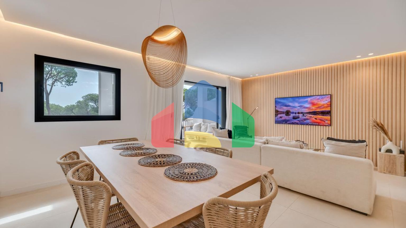 Потрясающий новый дуплекс в Лос-Пинос-де-Алоха, Новая Андалусия