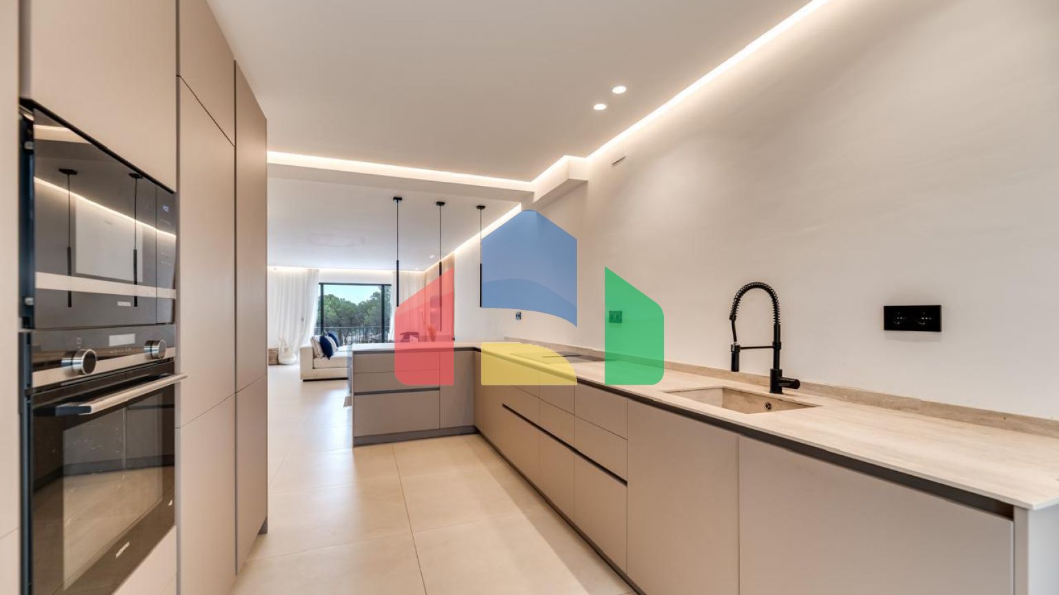 Потрясающий новый дуплекс в Лос-Пинос-де-Алоха, Новая Андалусия