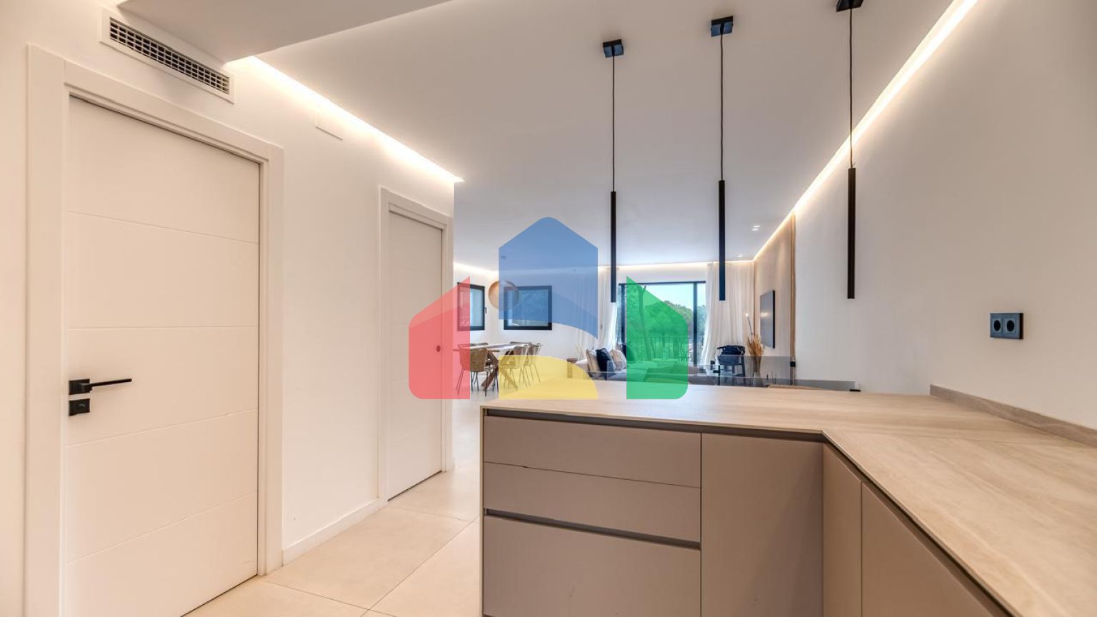 Потрясающий новый дуплекс в Лос-Пинос-де-Алоха, Новая Андалусия