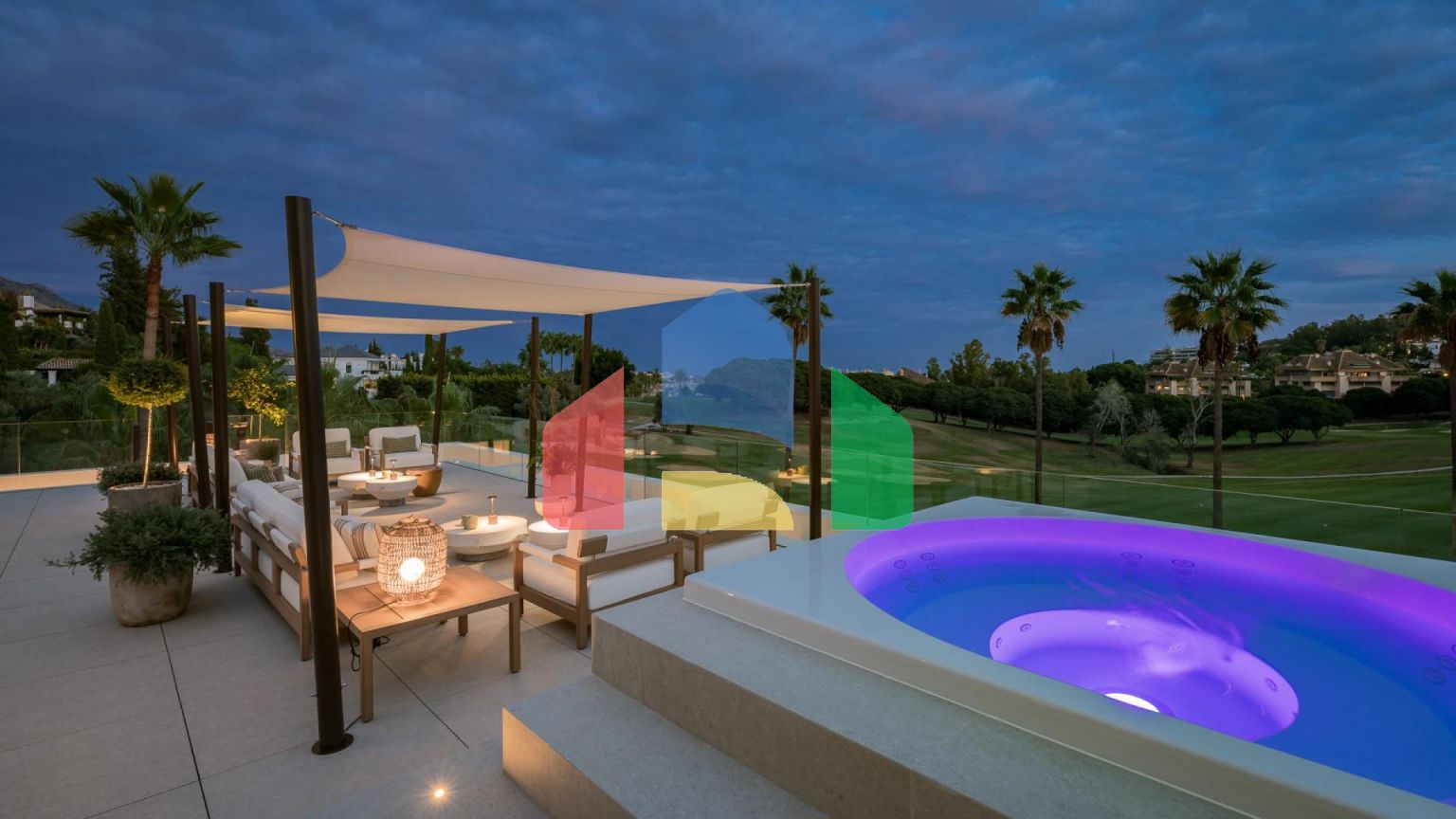 Роскошная Вилла на Первой Линии Поля для Гольфа с Дизайнерским Интерьером и Великолепными Видами