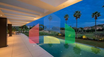 Роскошная Вилла на Первой Линии Поля для Гольфа с Дизайнерским Интерьером и Великолепными Видами