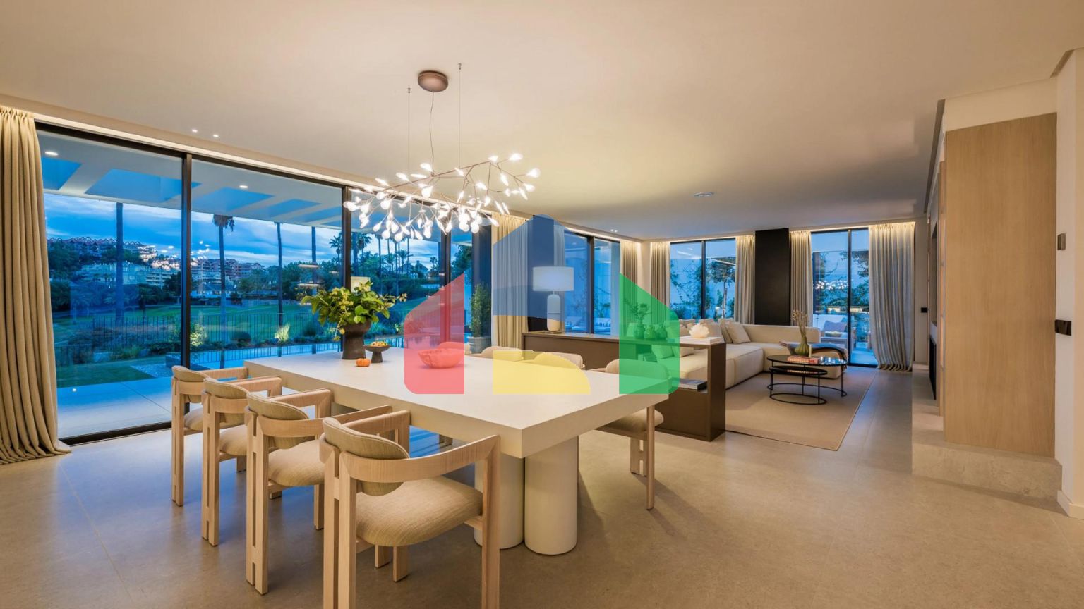 Роскошная Вилла на Первой Линии Поля для Гольфа с Дизайнерским Интерьером и Великолепными Видами