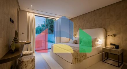 Роскошная Вилла на Первой Линии Поля для Гольфа с Дизайнерским Интерьером и Великолепными Видами