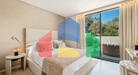 Роскошная Вилла на Первой Линии Поля для Гольфа с Дизайнерским Интерьером и Великолепными Видами