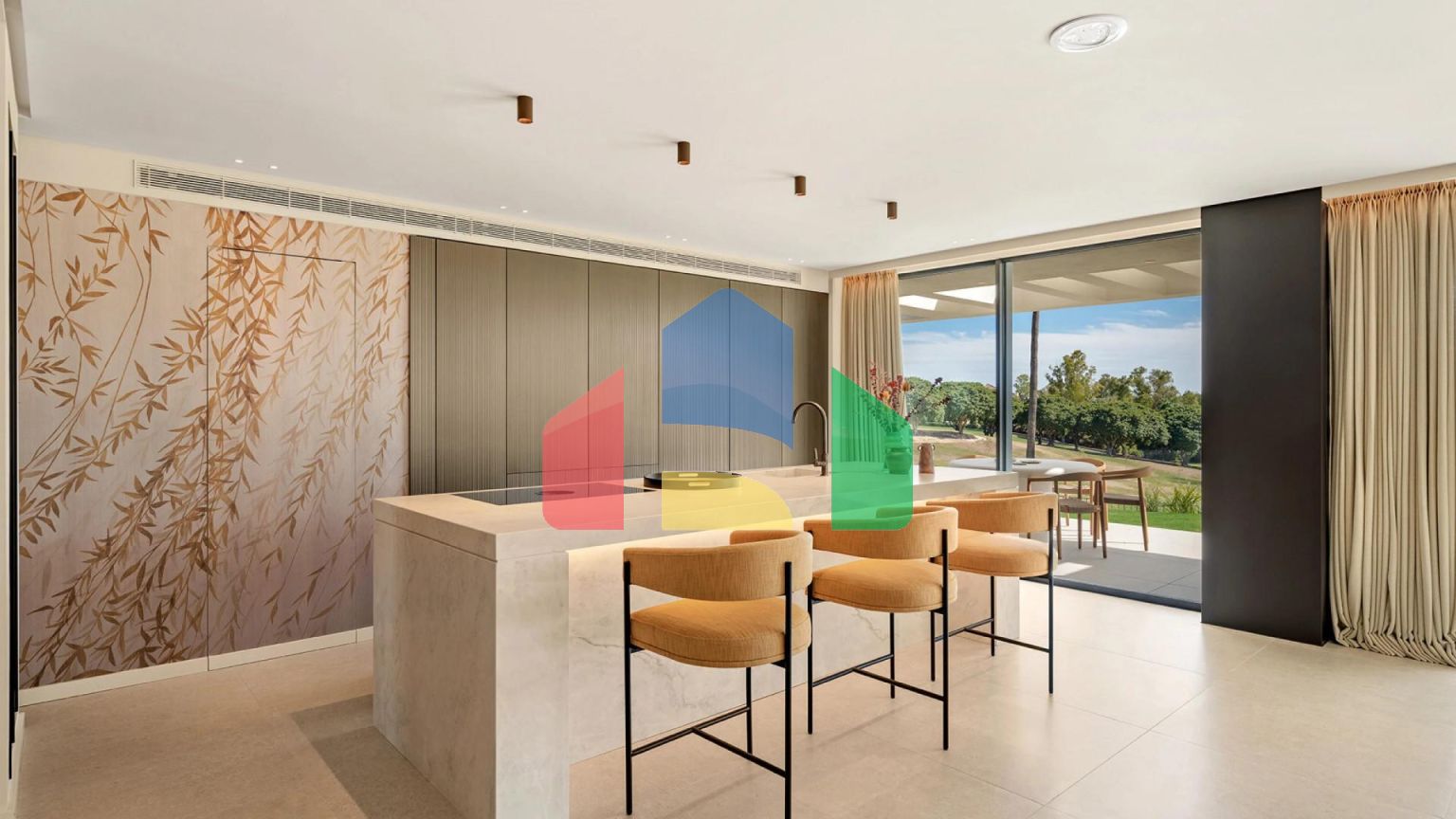 Роскошная Вилла на Первой Линии Поля для Гольфа с Дизайнерским Интерьером и Великолепными Видами