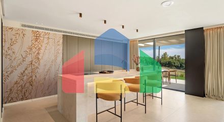 Роскошная Вилла на Первой Линии Поля для Гольфа с Дизайнерским Интерьером и Великолепными Видами