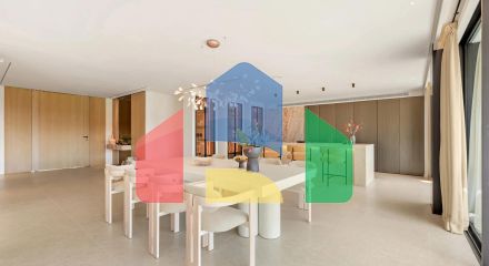 Роскошная Вилла на Первой Линии Поля для Гольфа с Дизайнерским Интерьером и Великолепными Видами