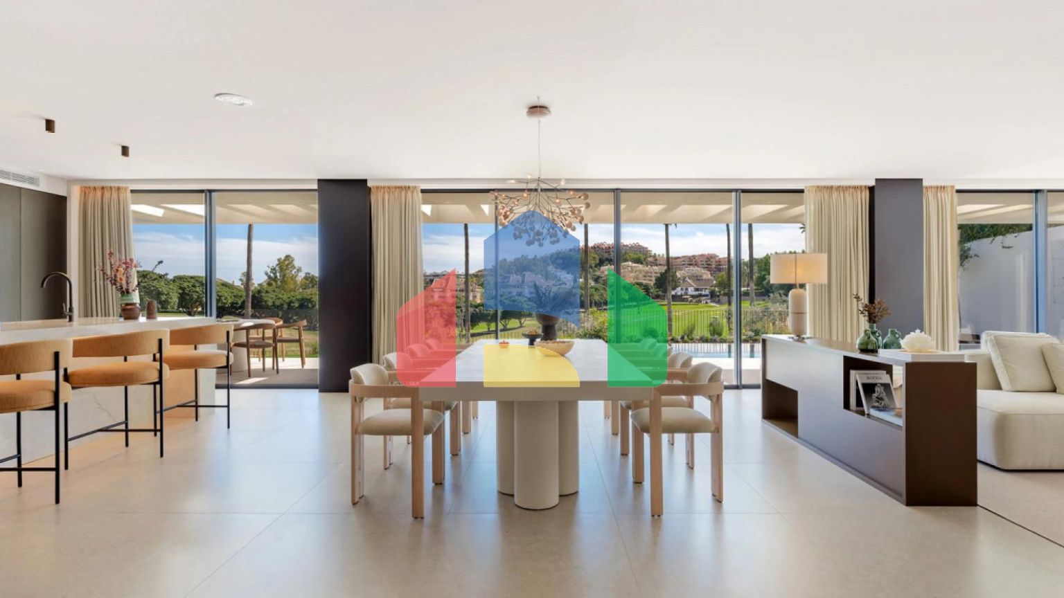 Роскошная Вилла на Первой Линии Поля для Гольфа с Дизайнерским Интерьером и Великолепными Видами