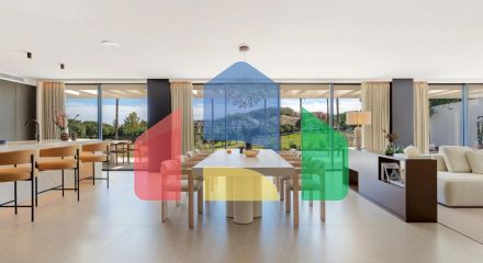 Роскошная Вилла на Первой Линии Поля для Гольфа с Дизайнерским Интерьером и Великолепными Видами