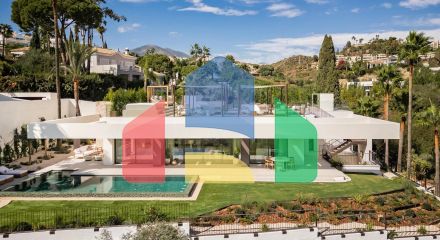 Роскошная Вилла на Первой Линии Поля для Гольфа с Дизайнерским Интерьером и Великолепными Видами