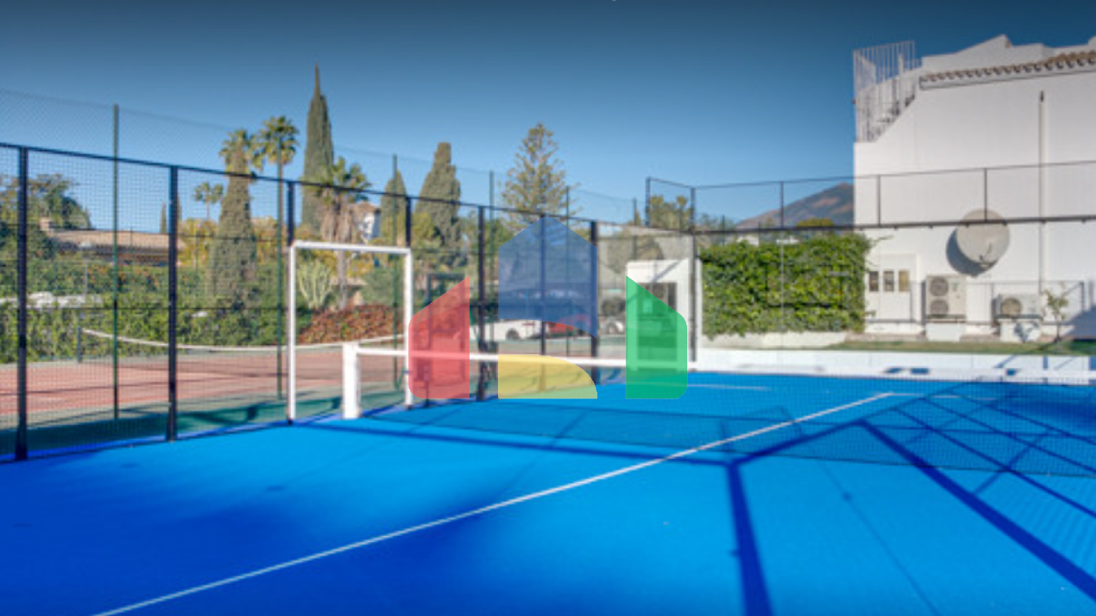 Уютная Квартира с Садом и Потрясающим Видом в Престижном Районе Нуэва Андалусия