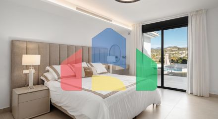 Stunning 5-bedroom villa for sale in Los Naranjos Golf, Nueva Andalucia