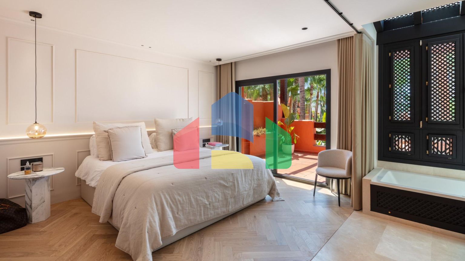 4-спальный таунхаус в комплексе Altos de Puente Romano на Золотой Миле Марбельи