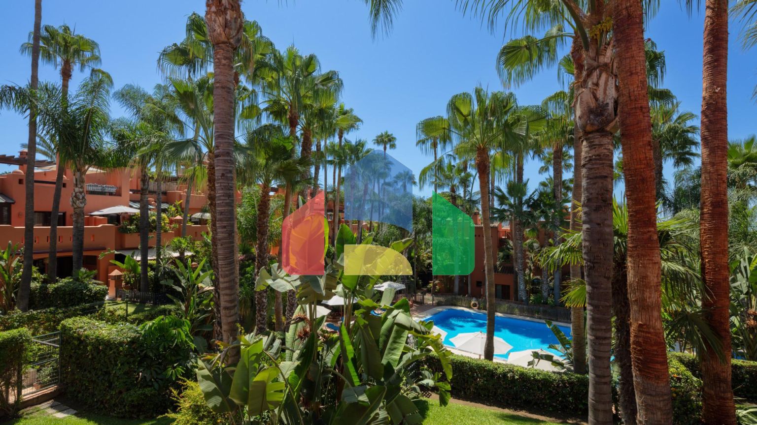 4-спальный таунхаус в комплексе Altos de Puente Romano на Золотой Миле Марбельи