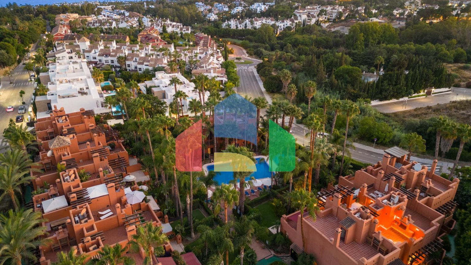 4-спальный таунхаус в комплексе Altos de Puente Romano на Золотой Миле Марбельи