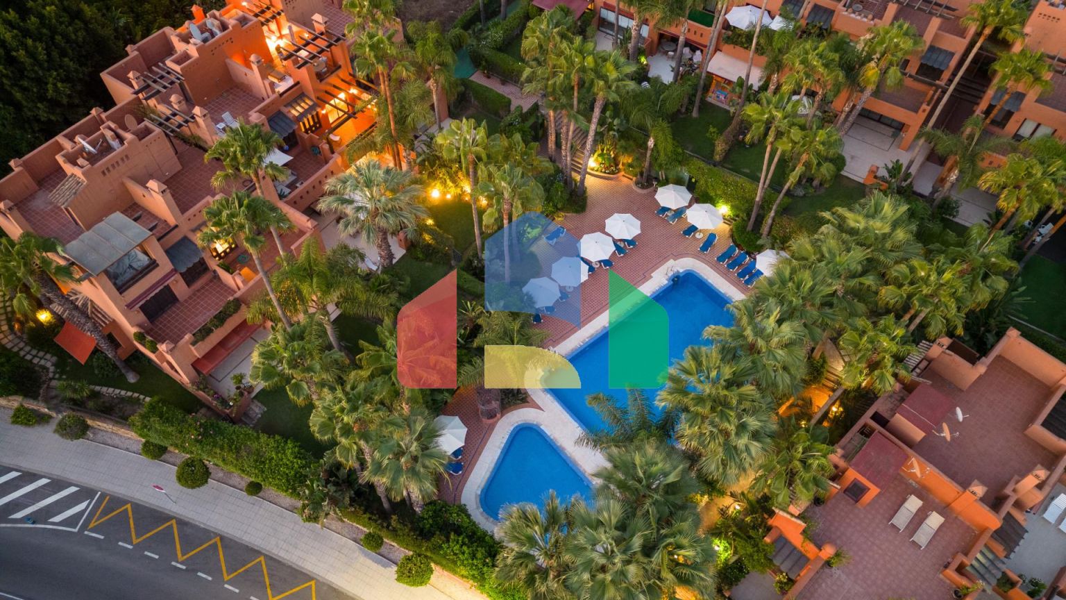 4-спальный таунхаус в комплексе Altos de Puente Romano на Золотой Миле Марбельи