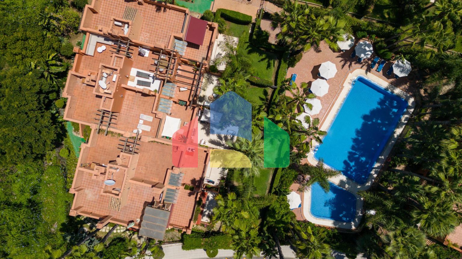 4-спальный таунхаус в комплексе Altos de Puente Romano на Золотой Миле Марбельи