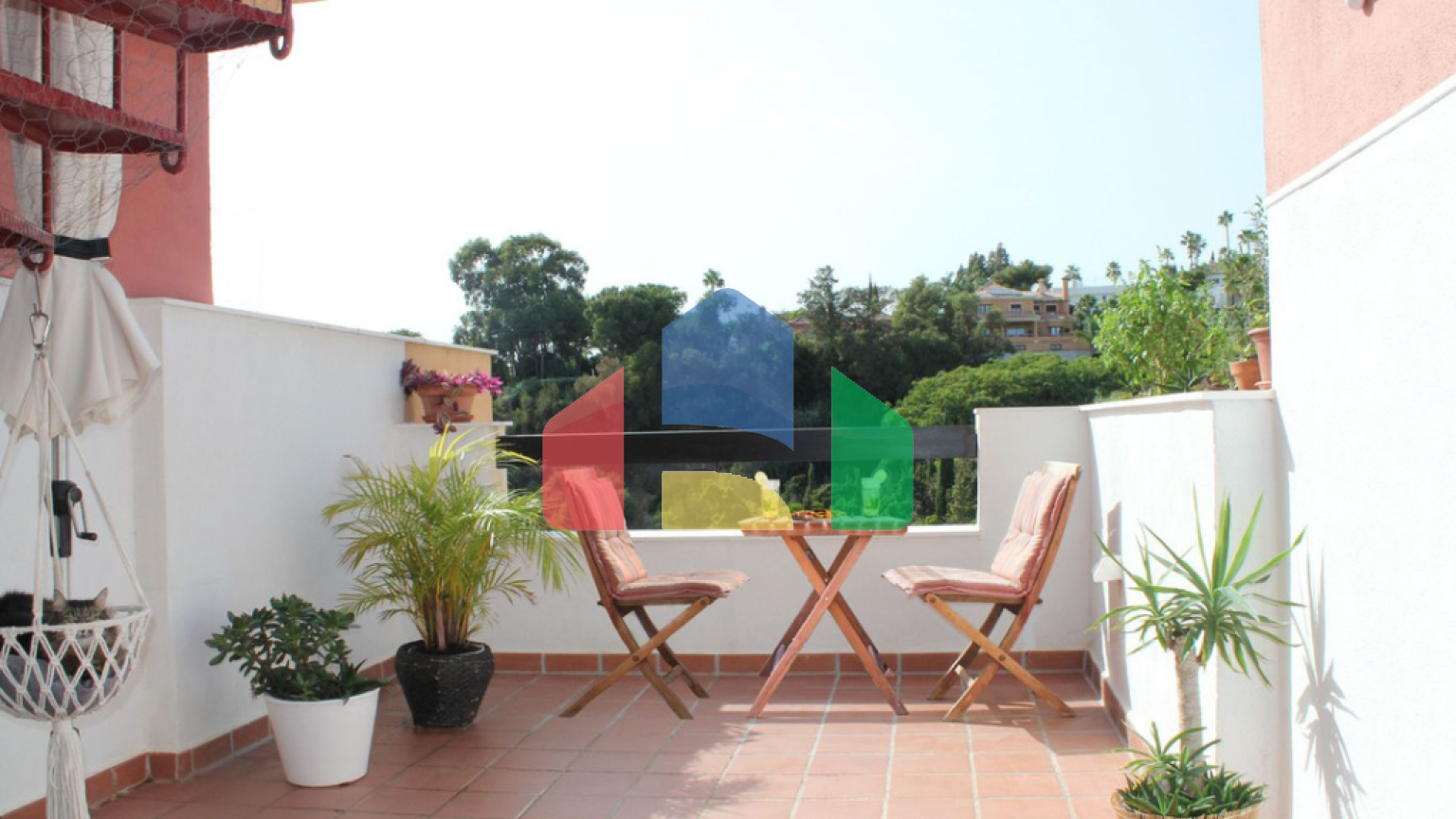 Просторный угловой пентхаус с панорамными видами в Марбелье