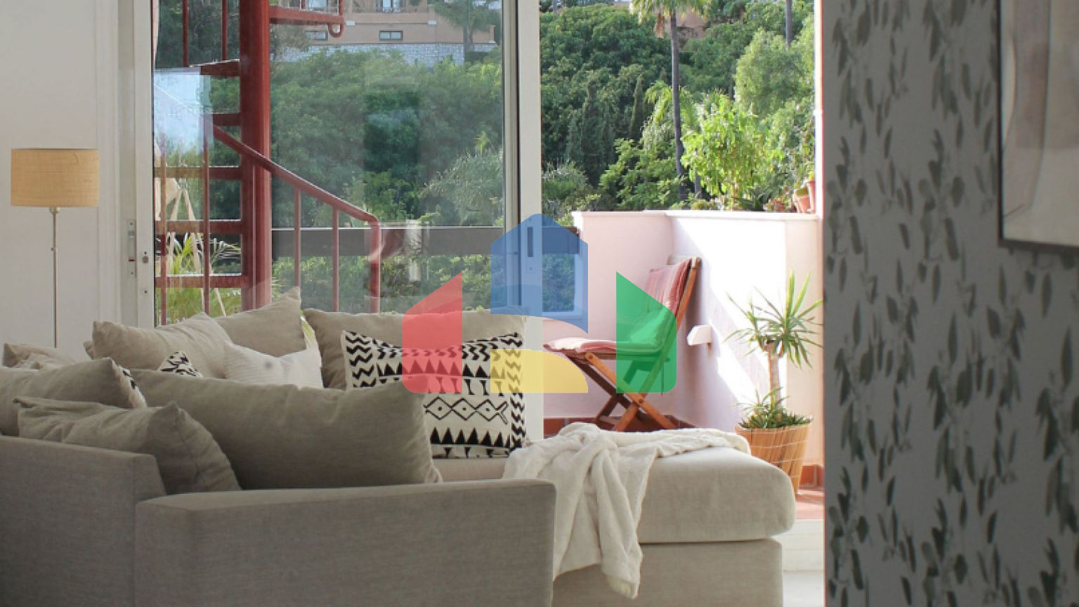 Просторный угловой пентхаус с панорамными видами в Марбелье