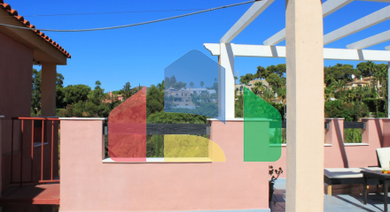 Просторный угловой пентхаус с панорамными видами в Марбелье