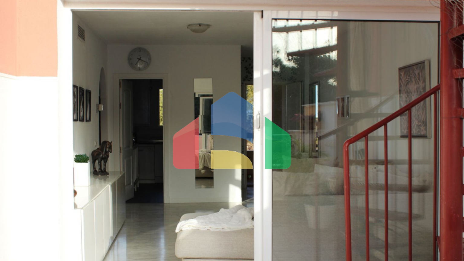 Просторный угловой пентхаус с панорамными видами в Марбелье