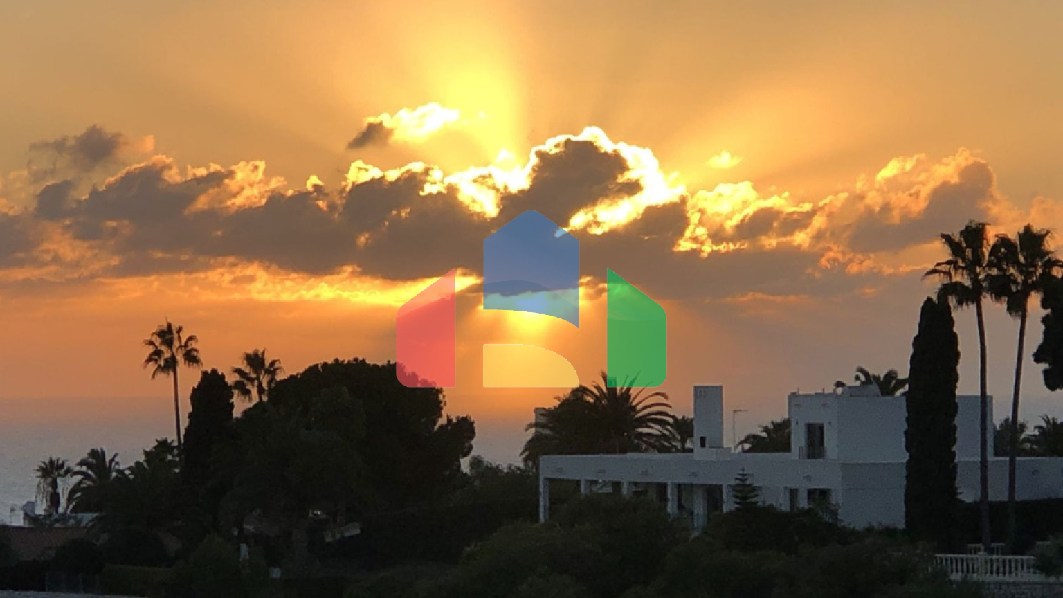 Просторный угловой пентхаус с панорамными видами в Марбелье