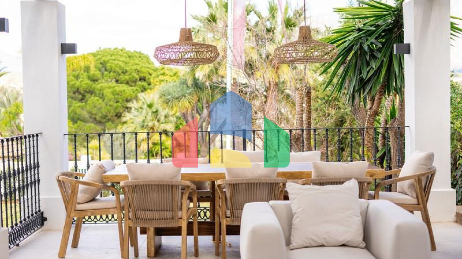 КРАСИВАЯ СОВРЕМЕННАЯ ВИЛЛА НА ПРОДАЖУ В ТИХОМ И ЖИЛОМ ЭКСКЛЮЗИВНОМ РАЙОНЕ НУЭВА-АНДАЛУСИИ