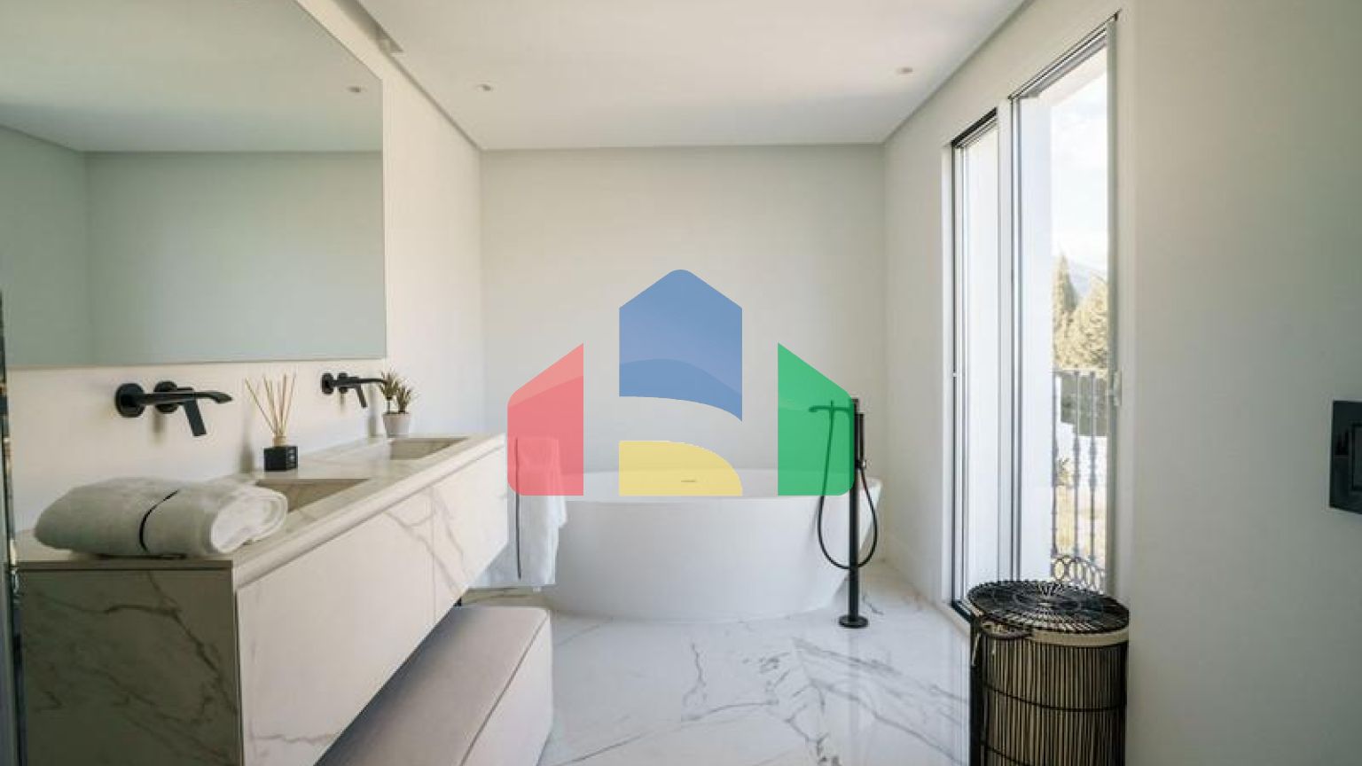 КРАСИВАЯ СОВРЕМЕННАЯ ВИЛЛА НА ПРОДАЖУ В ТИХОМ И ЖИЛОМ ЭКСКЛЮЗИВНОМ РАЙОНЕ НУЭВА-АНДАЛУСИИ