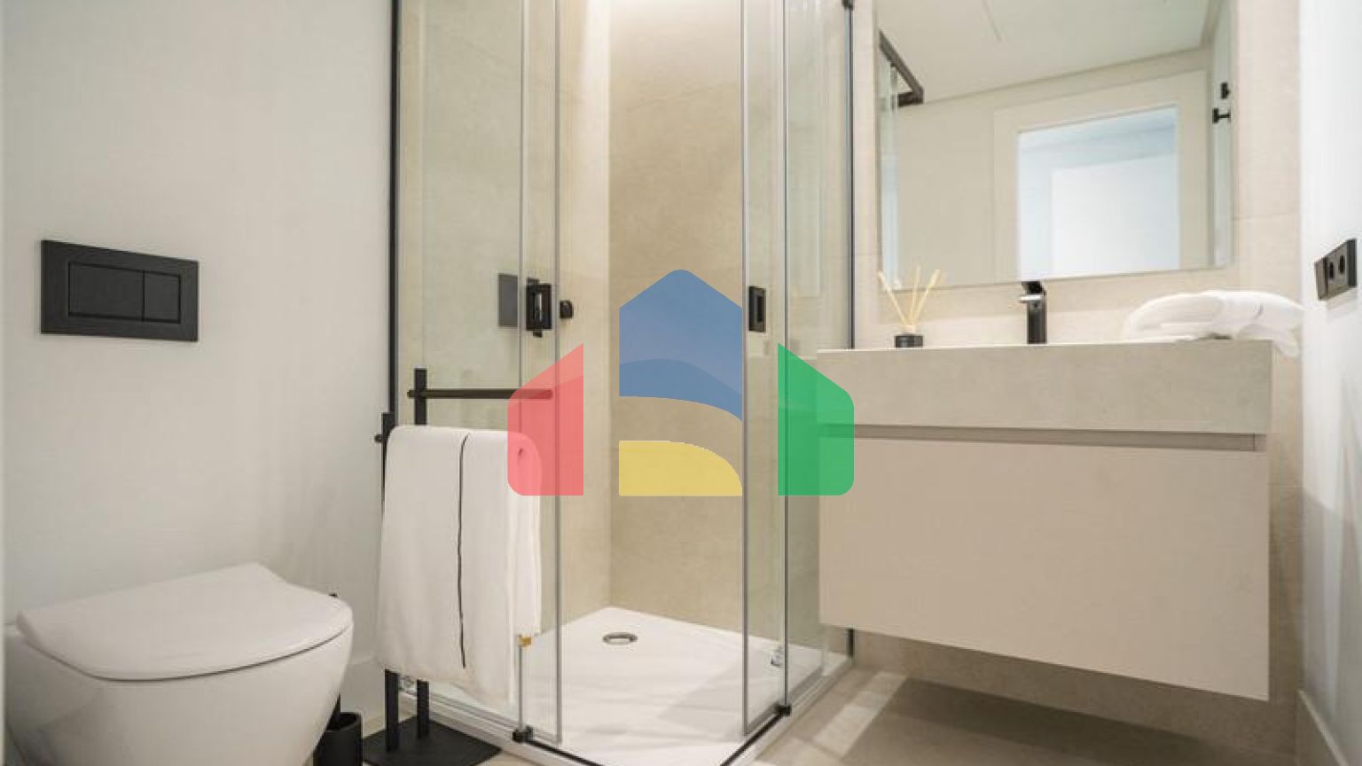 КРАСИВАЯ СОВРЕМЕННАЯ ВИЛЛА НА ПРОДАЖУ В ТИХОМ И ЖИЛОМ ЭКСКЛЮЗИВНОМ РАЙОНЕ НУЭВА-АНДАЛУСИИ