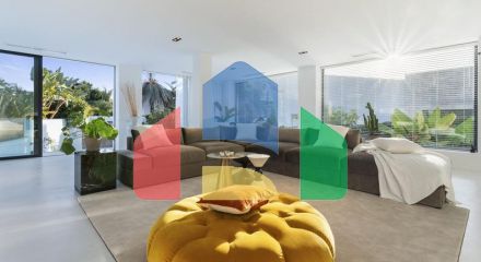 Добро пожаловать на виллу Las Brisas 41, современную и красивую виллу с пятью спальнями в самом сердце Новой Андалусии.