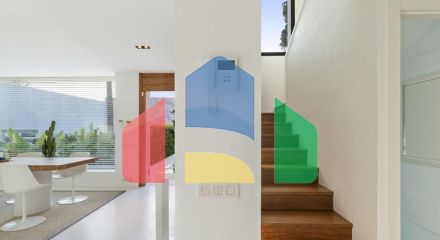 Добро пожаловать на виллу Las Brisas 41, современную и красивую виллу с пятью спальнями в самом сердце Новой Андалусии.