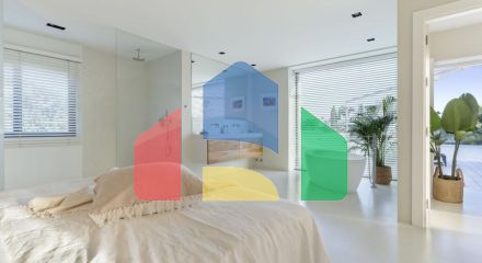 Добро пожаловать на виллу Las Brisas 41, современную и красивую виллу с пятью спальнями в самом сердце Новой Андалусии.